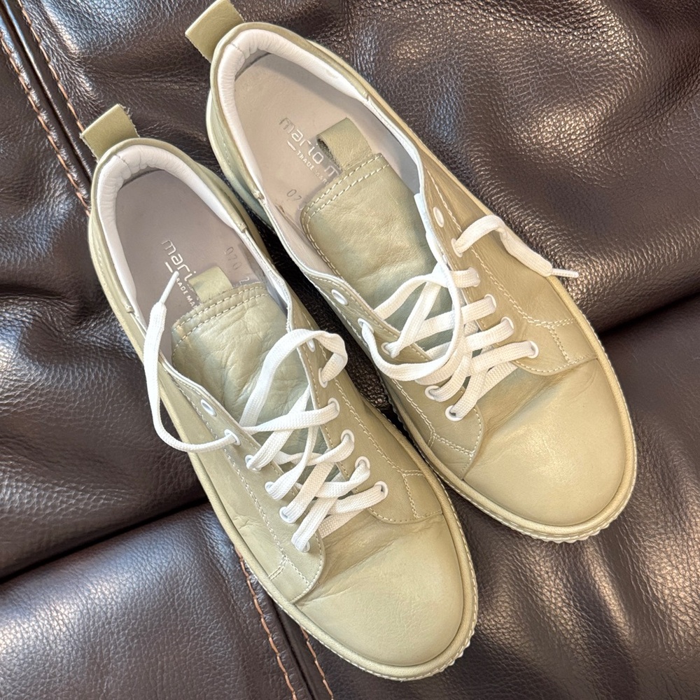 Mario Muzi  Genuine Leather Women's Sneakers. Leather. Size 9